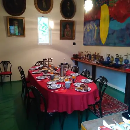 ベッド・アンド・ブレックファスト Orli Hnizdo At Chateau Novak Křivoklát