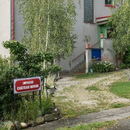 ベッド・アンド・ブレックファスト Orli Hnizdo At Chateau Novak Křivoklát